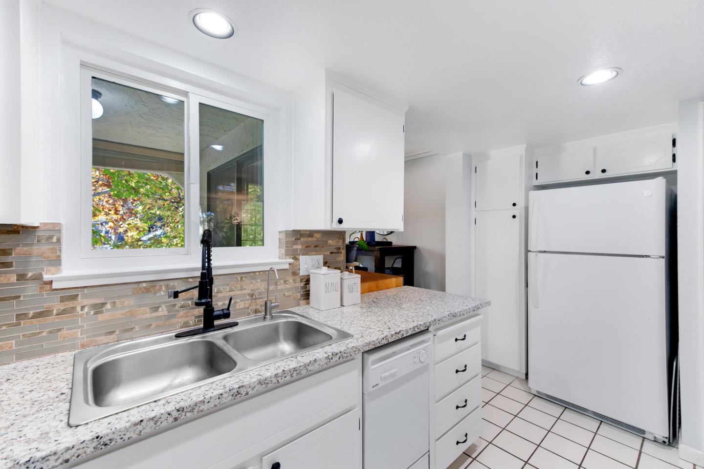 Detail Gallery Image 6 of 24 For 380 S 11th St, San Jose,  CA 95112 - 2 Beds | 2/1 Baths