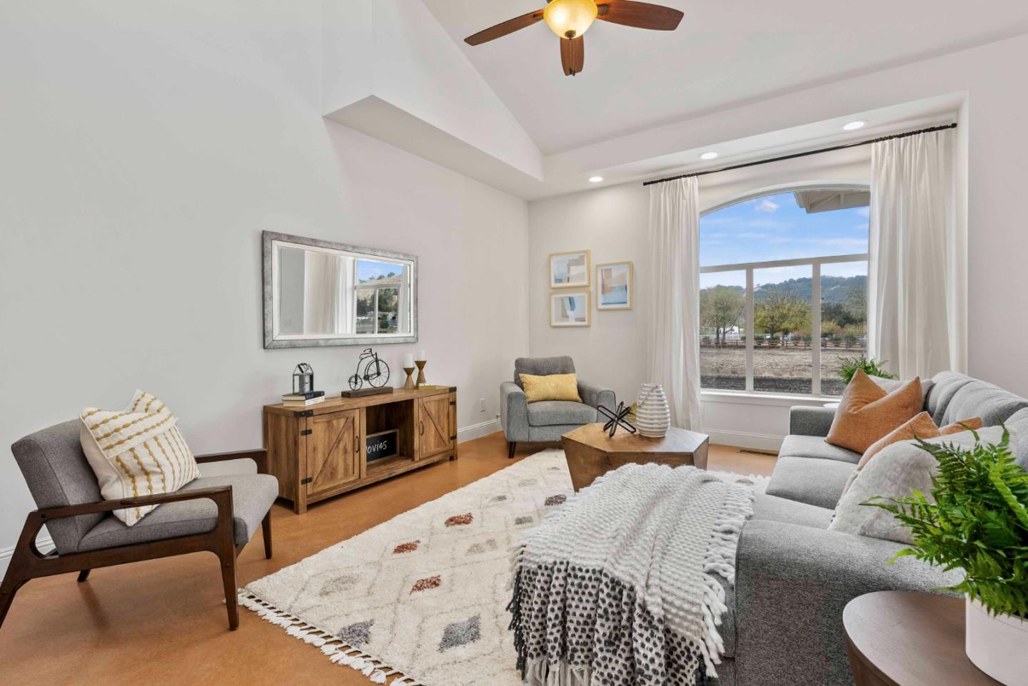 Detail Gallery Image 5 of 59 For 12575 Harding Ave, San Martin,  CA 95046 - 4 Beds | 4/1 Baths