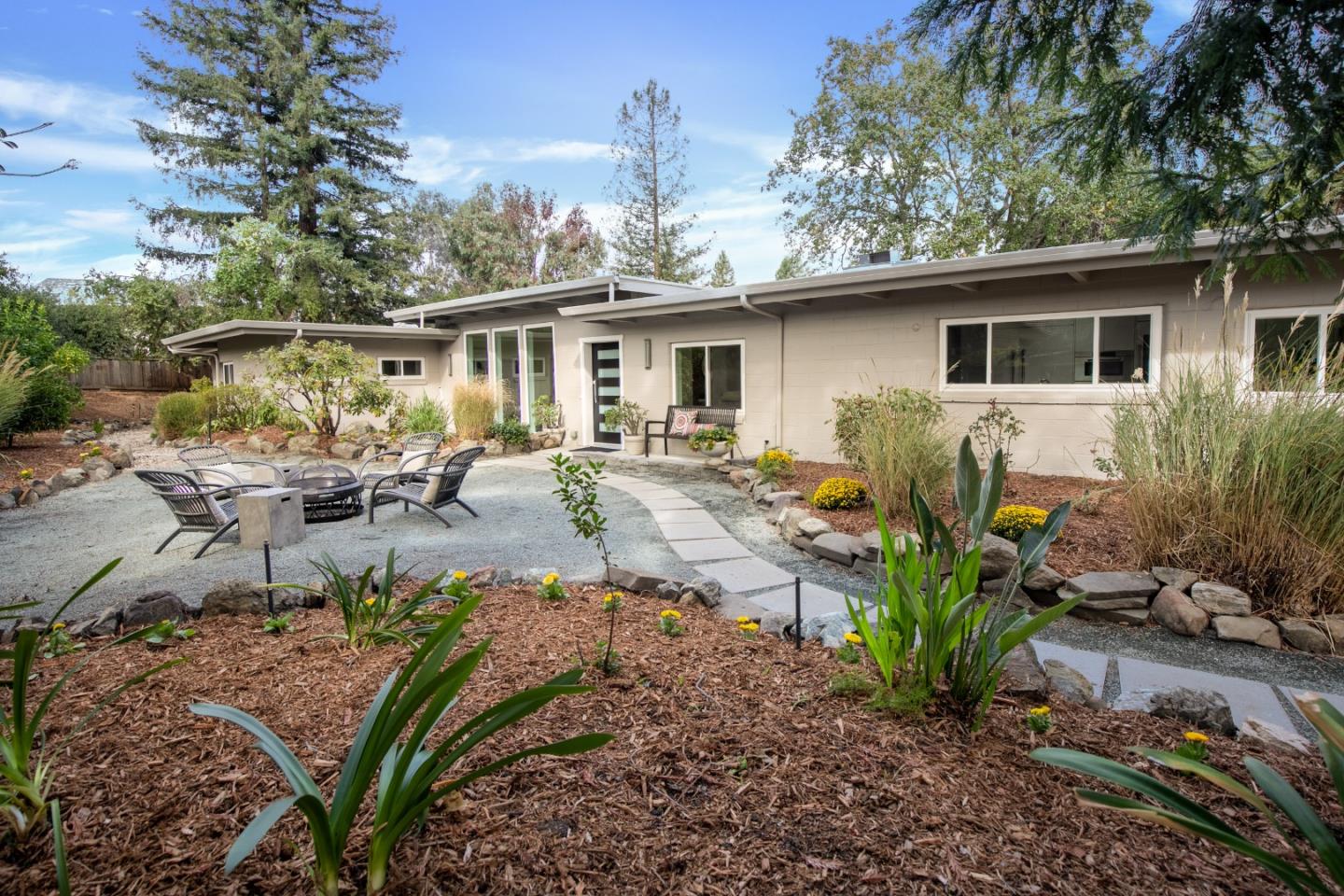 Detail Gallery Image 1 of 1 For 2000 Stockbridge Ave, Redwood City,  CA 94061 - 4 Beds | 2/1 Baths