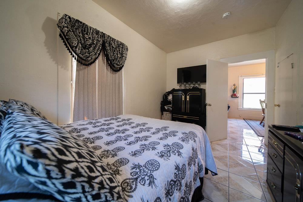 Detail Gallery Image 3 of 37 For 520 Lincoln St, Watsonville,  CA 95076 - 4 Beds | 2 Baths