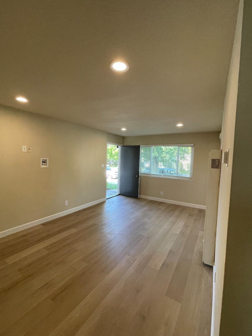 Detail Gallery Image 13 of 23 For 454 Doyle Rd #1,  San Jose,  CA 95129 - 2 Beds | 1 Baths