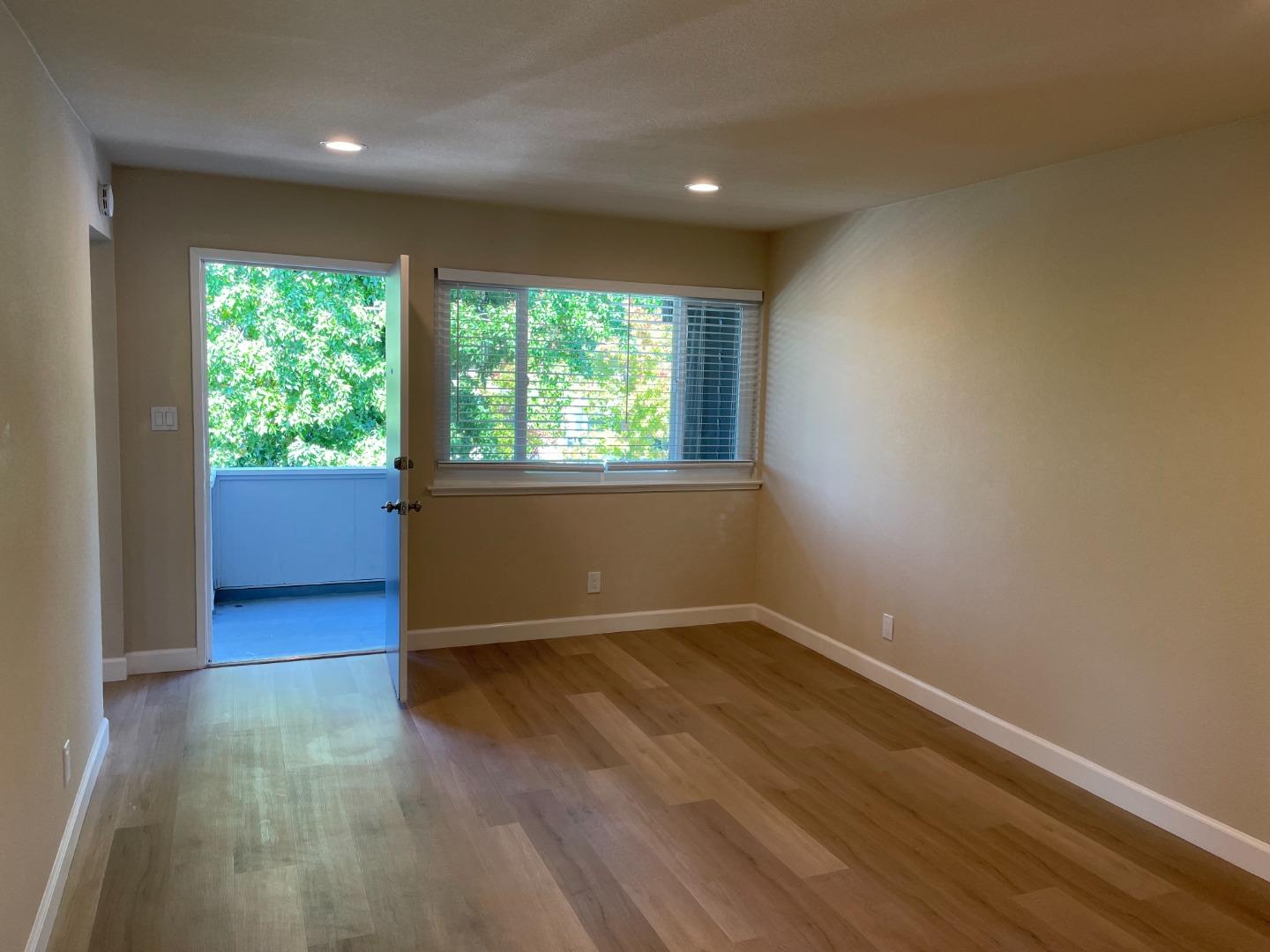Detail Gallery Image 5 of 23 For 454 Doyle Rd #1,  San Jose,  CA 95129 - 2 Beds | 1 Baths