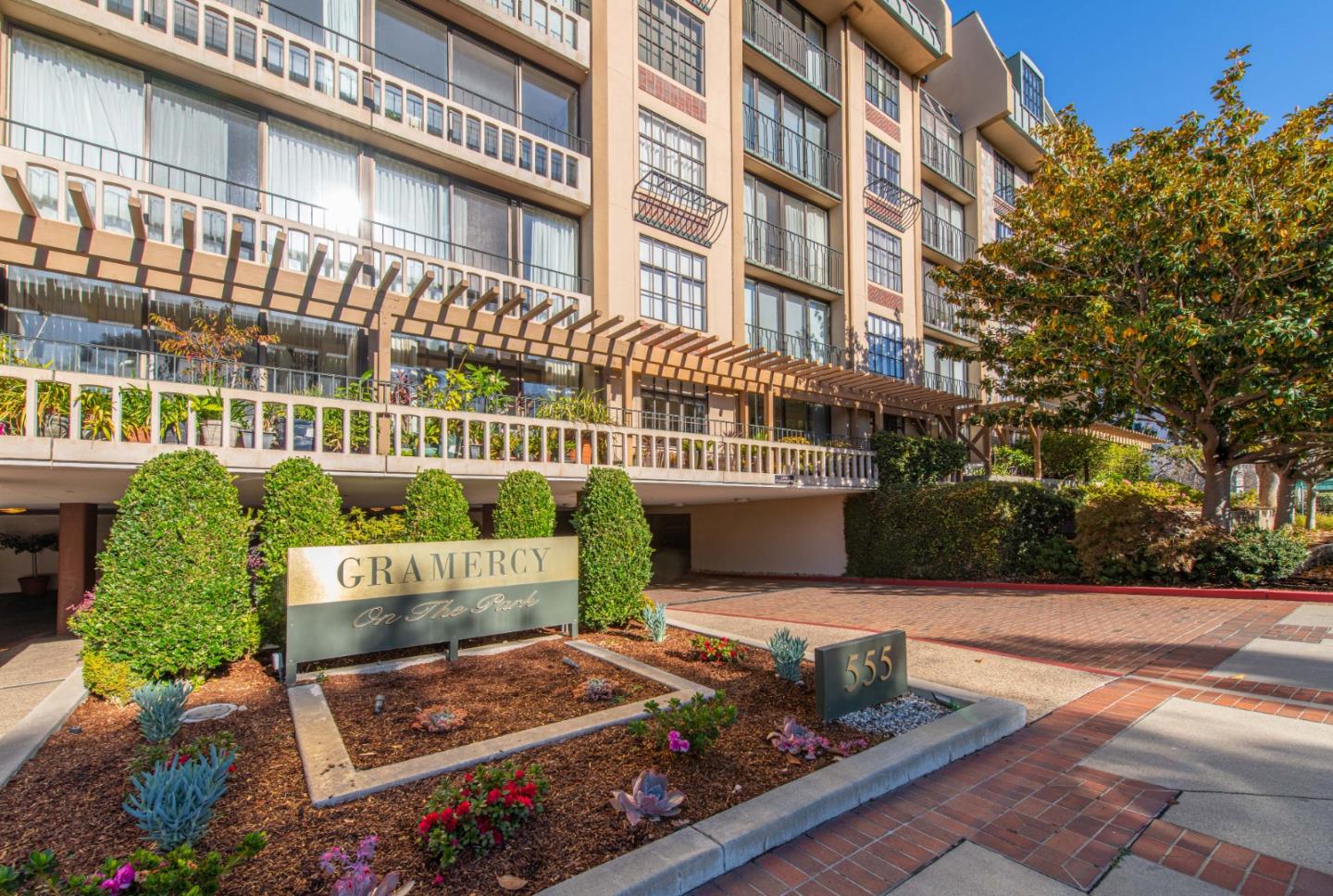 Detail Gallery Image 1 of 1 For 555 Laurel Ave #121,  San Mateo,  CA 94401 - 1 Beds | 2/1 Baths