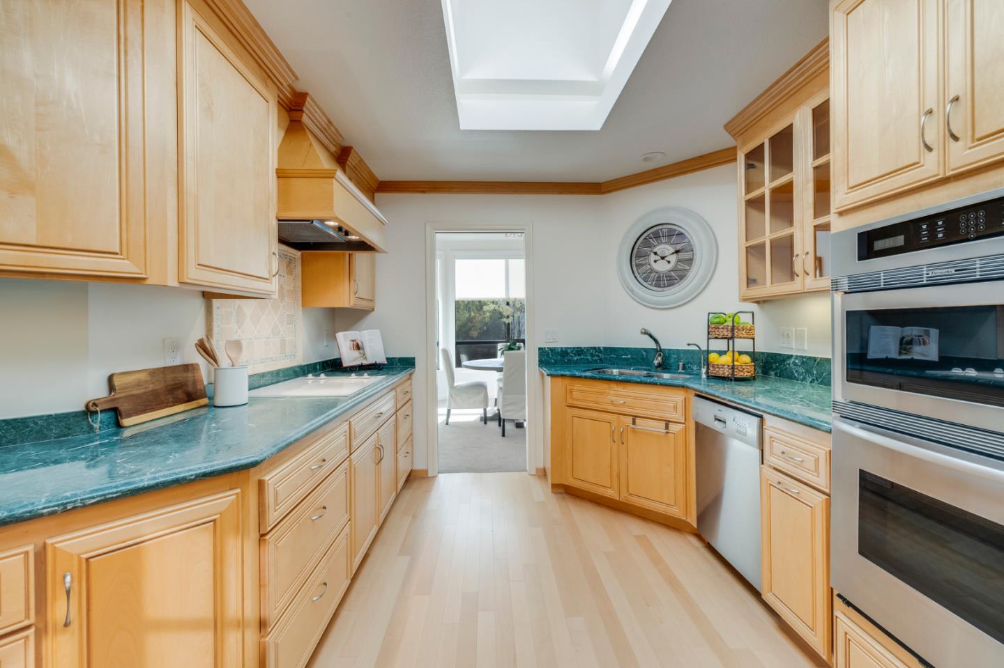 Detail Gallery Image 17 of 52 For 1457 Bellevue Ave #13,  Burlingame,  CA 94010 - 2 Beds | 2 Baths