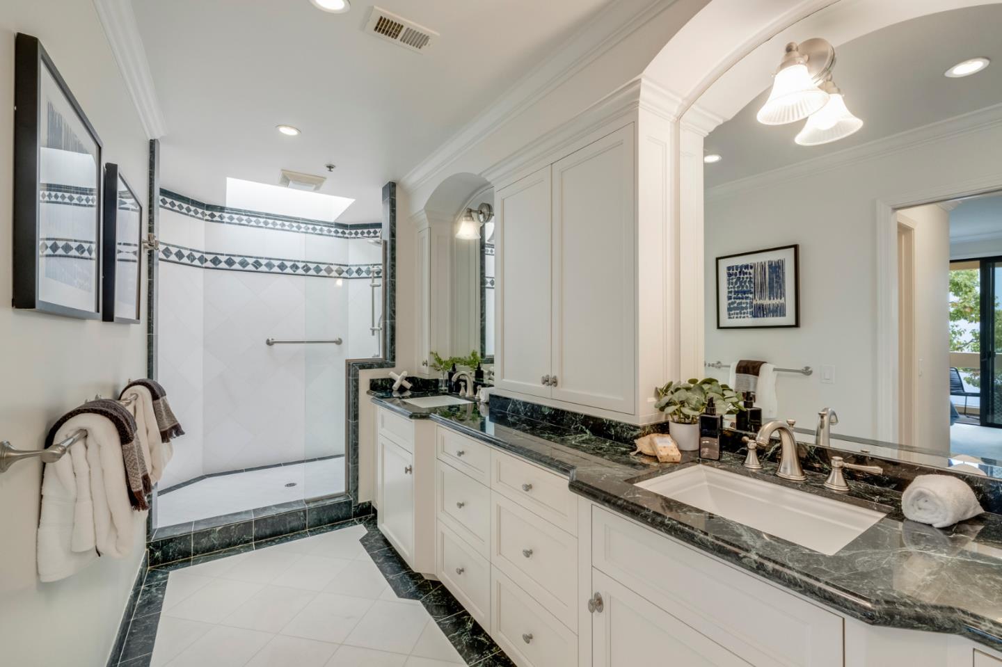 Detail Gallery Image 32 of 52 For 1457 Bellevue Ave #13,  Burlingame,  CA 94010 - 2 Beds | 2 Baths