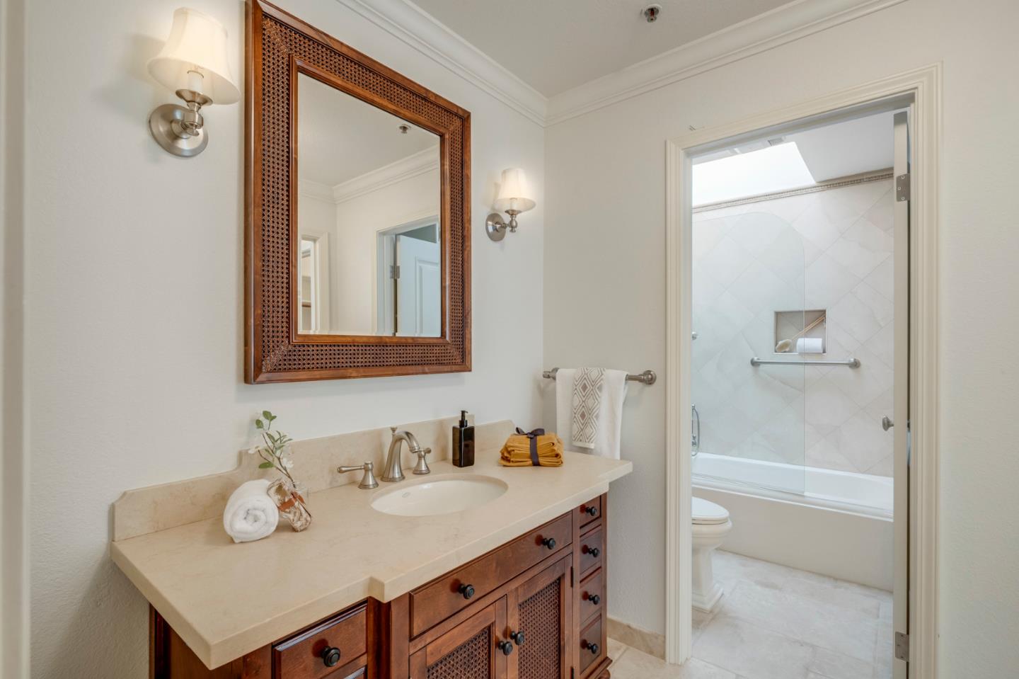 Detail Gallery Image 38 of 52 For 1457 Bellevue Ave #13,  Burlingame,  CA 94010 - 2 Beds | 2 Baths