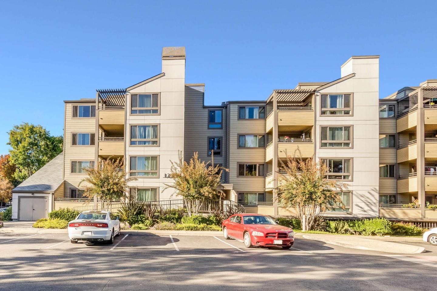 Detail Gallery Image 1 of 1 For 1271 Poplar Ave #303,  Sunnyvale,  CA 94086 - 2 Beds | 2 Baths