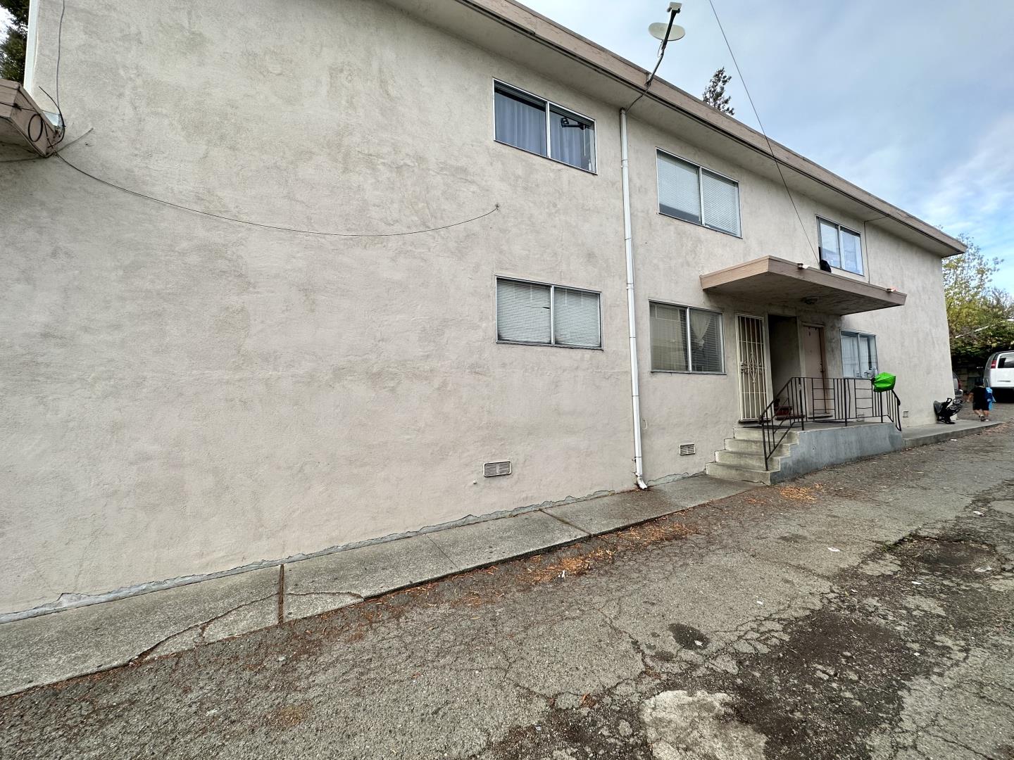 Detail Gallery Image 3 of 13 For 3818 Carrington St, Oakland,  CA 94601 - – Beds | – Baths