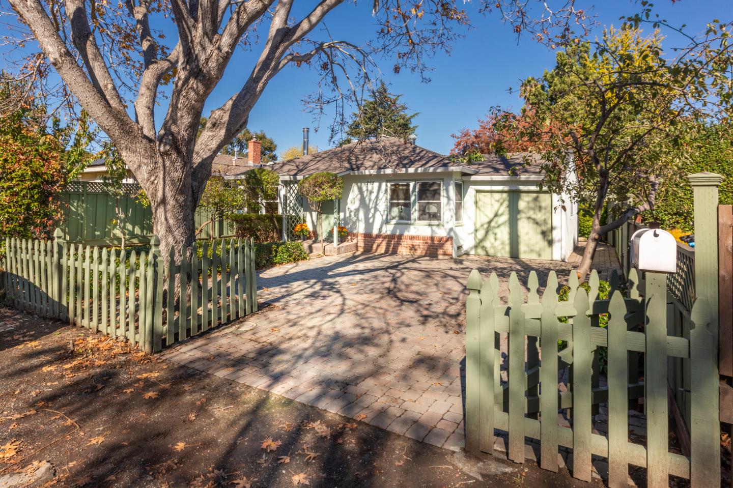 Detail Gallery Image 1 of 1 For Donohoe St, East Palo Alto,  CA 94303 - 2 Beds | 1 Baths