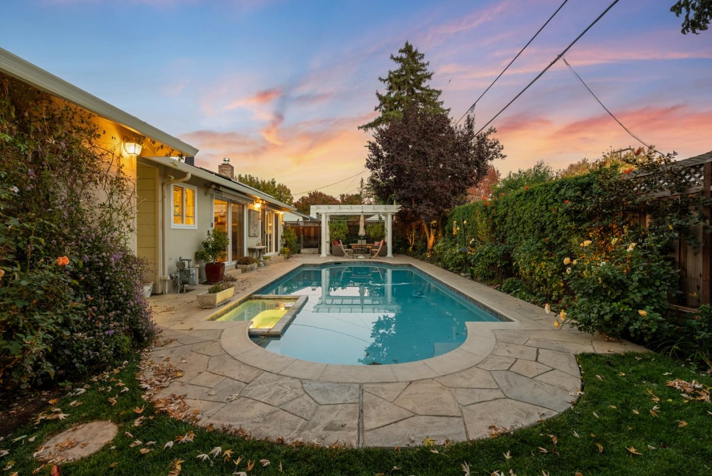 Detail Gallery Image 23 of 34 For 1911 Colleen Dr, Los Altos,  CA 94024 - 3 Beds | 2 Baths