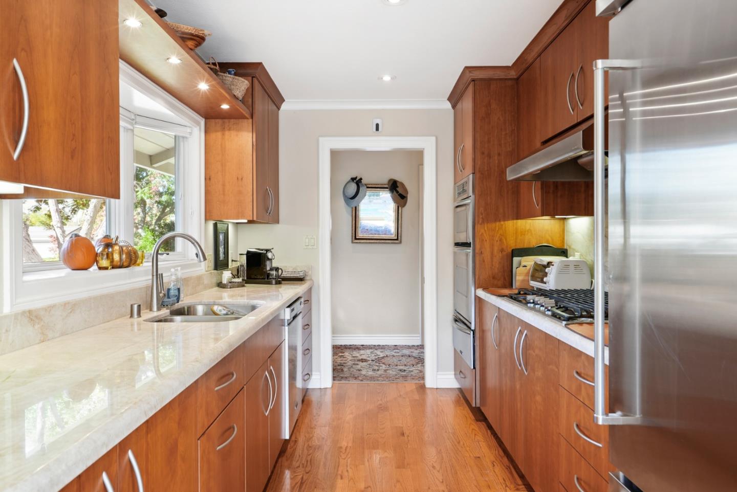 Detail Gallery Image 7 of 34 For 1911 Colleen Dr, Los Altos,  CA 94024 - 3 Beds | 2 Baths