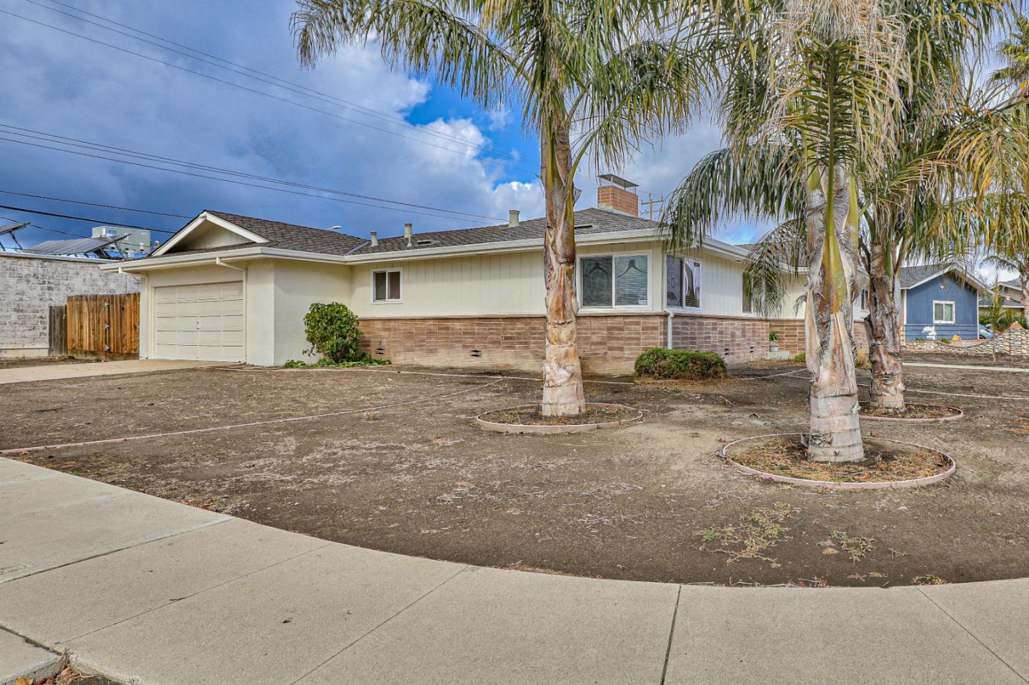 Detail Gallery Image 1 of 1 For 1242 Pajaro St, Salinas,  CA 93901 - 3 Beds | 2 Baths