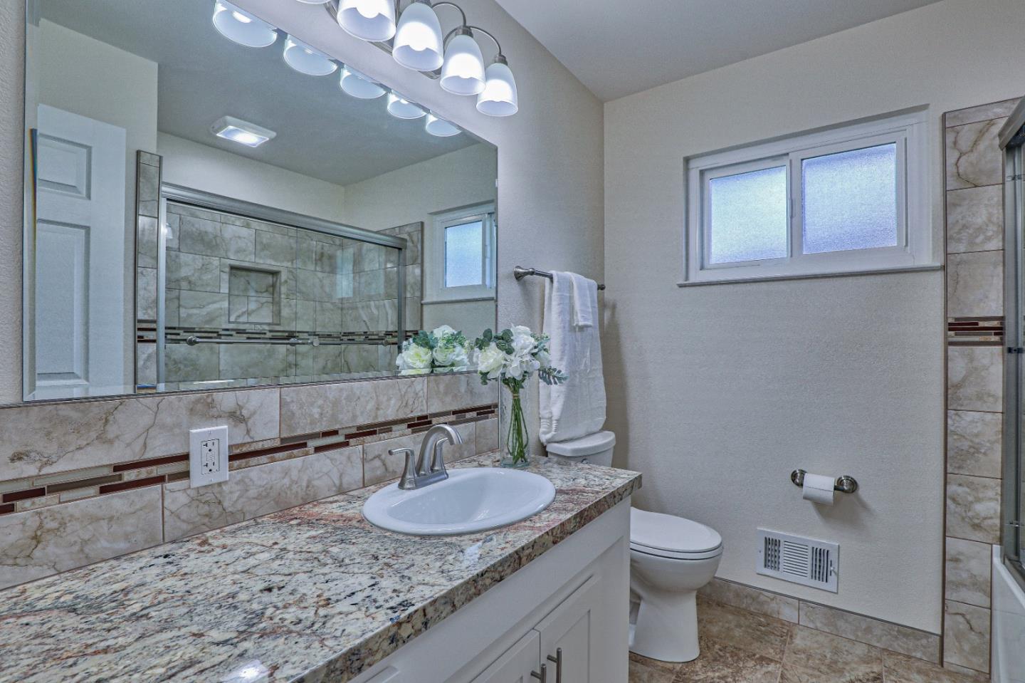 Detail Gallery Image 11 of 24 For 1242 Pajaro St, Salinas,  CA 93901 - 3 Beds | 2 Baths