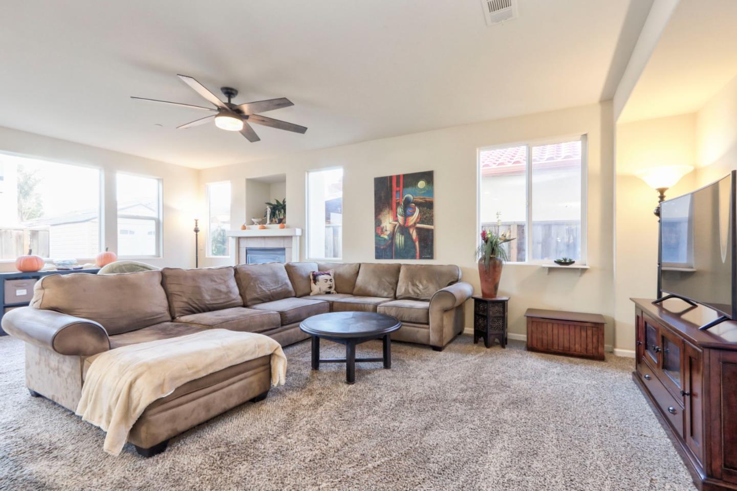 Detail Gallery Image 5 of 56 For 1546 Spoleto St, Salinas,  CA 93905 - 4 Beds | 3/1 Baths
