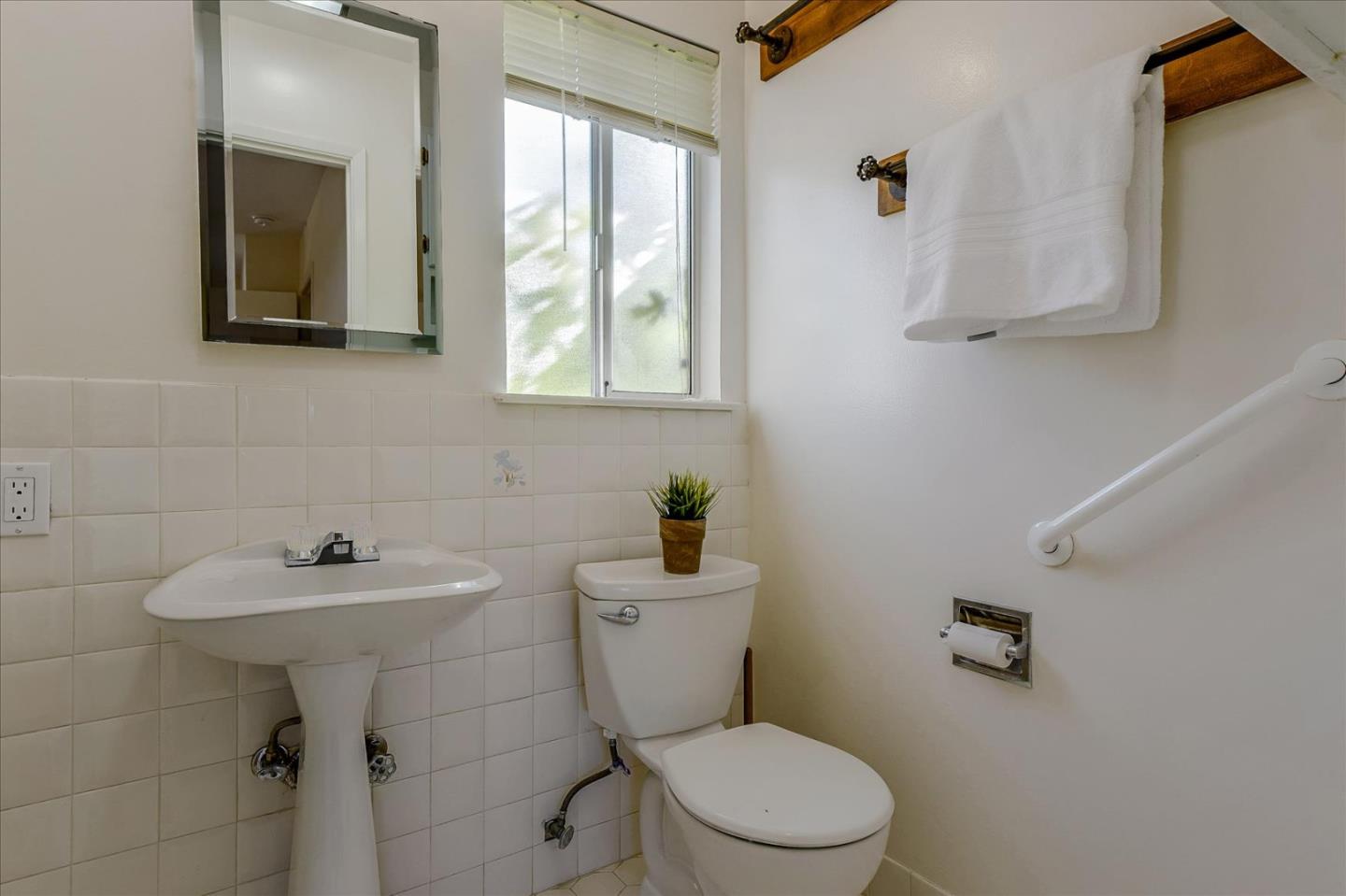 Detail Gallery Image 28 of 41 For 1111 Savannah Dr, San Jose,  CA 95117 - 3 Beds | 2/1 Baths