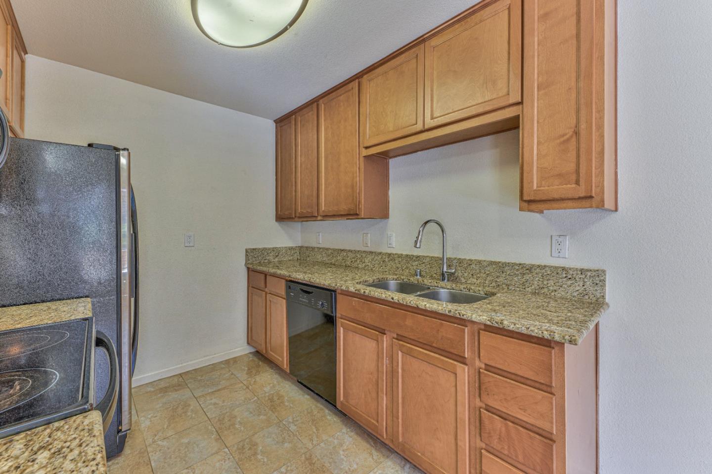 Detail Gallery Image 13 of 35 For 300 Glenwood Cir #154,  Monterey,  CA 93940 - 2 Beds | 1 Baths
