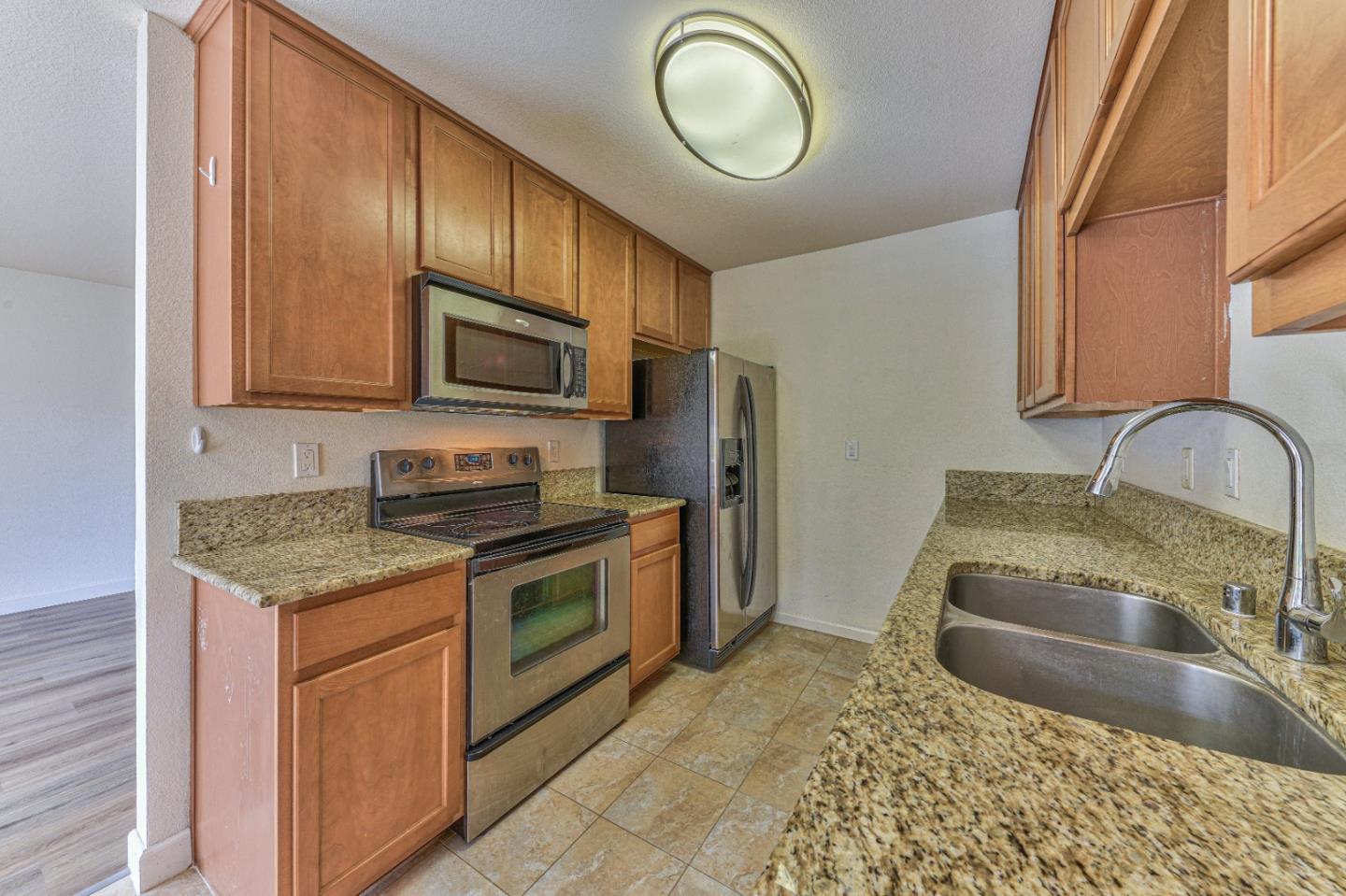Detail Gallery Image 14 of 35 For 300 Glenwood Cir #154,  Monterey,  CA 93940 - 2 Beds | 1 Baths