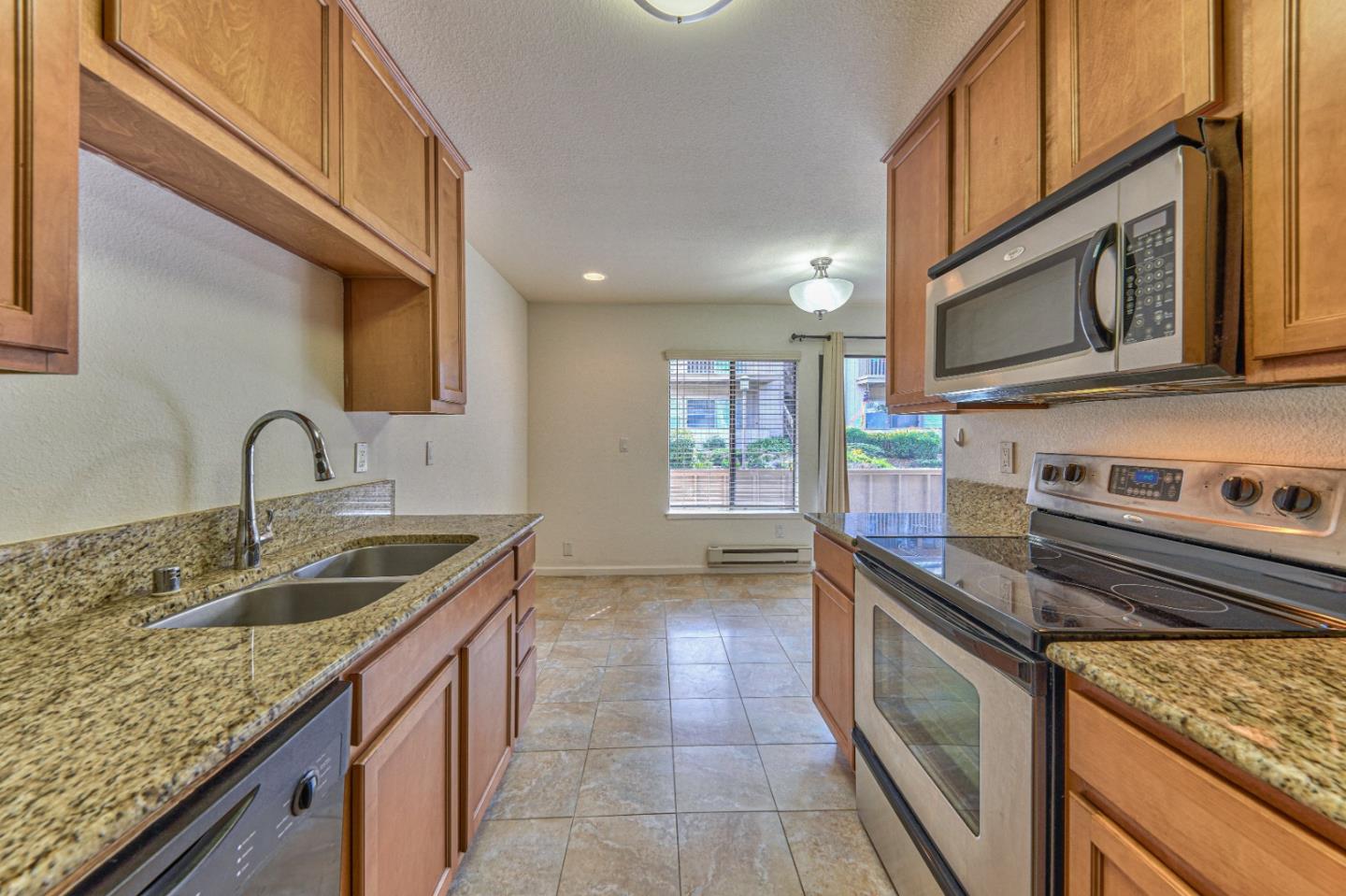 Detail Gallery Image 15 of 35 For 300 Glenwood Cir #154,  Monterey,  CA 93940 - 2 Beds | 1 Baths