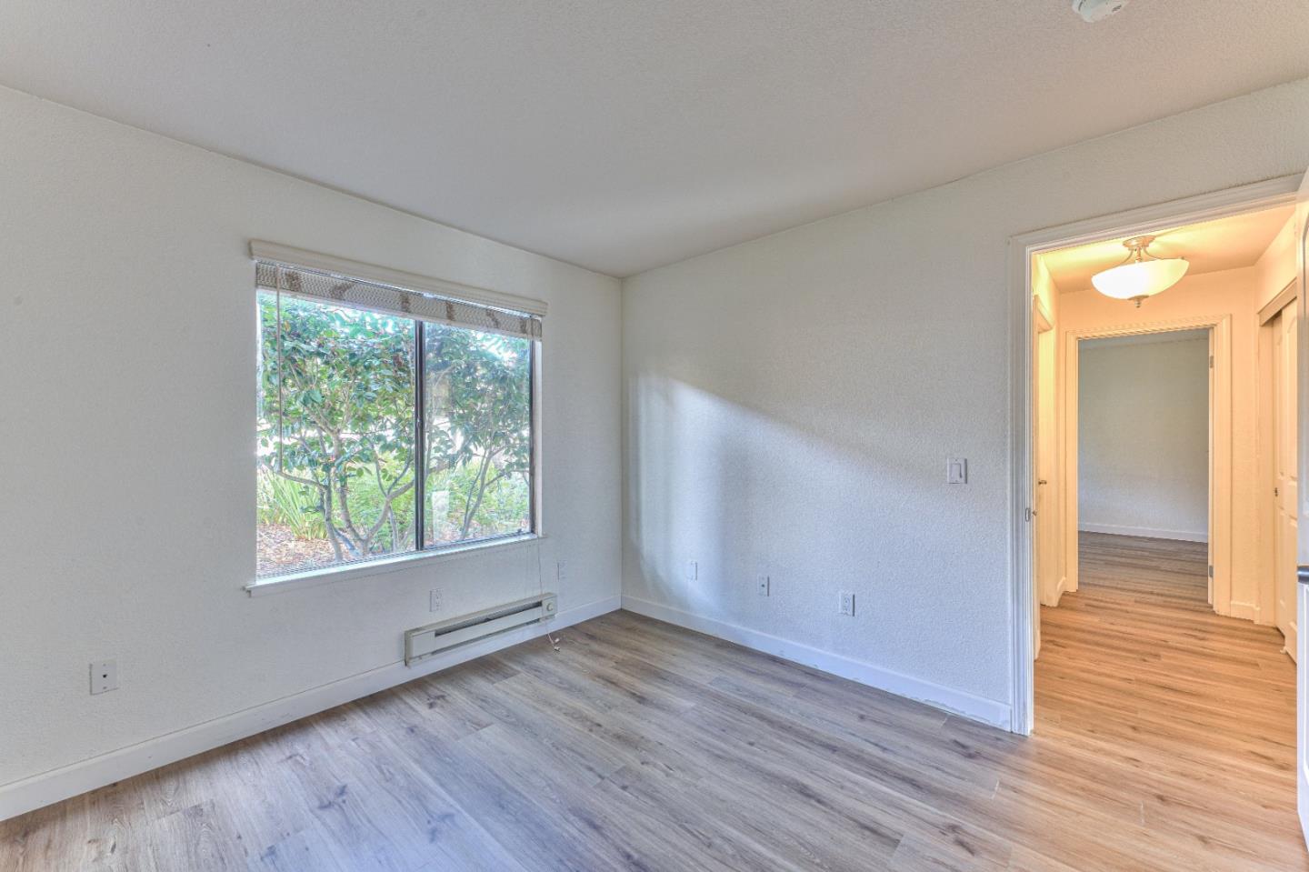 Detail Gallery Image 18 of 35 For 300 Glenwood Cir #154,  Monterey,  CA 93940 - 2 Beds | 1 Baths