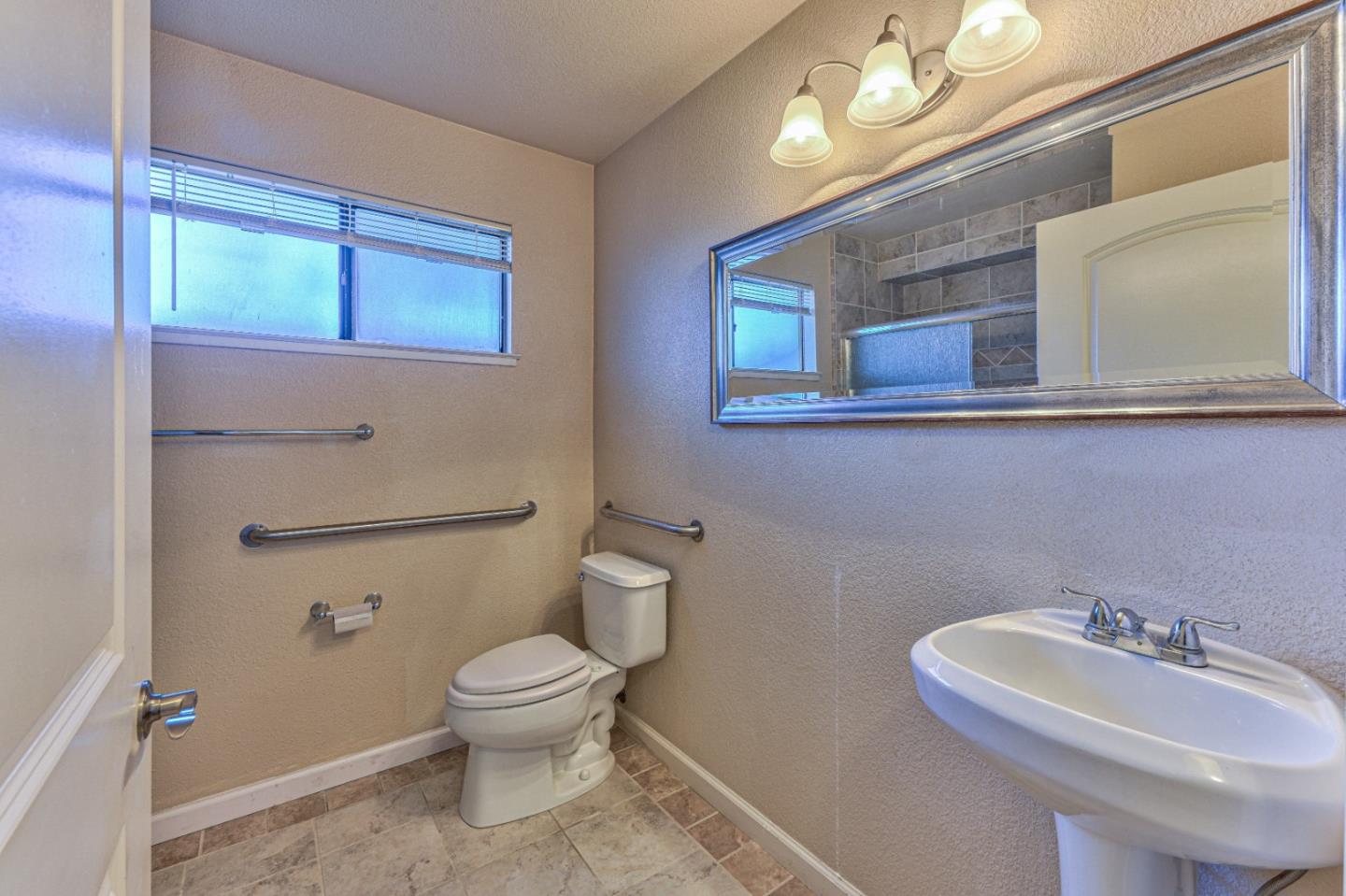 Detail Gallery Image 20 of 35 For 300 Glenwood Cir #154,  Monterey,  CA 93940 - 2 Beds | 1 Baths