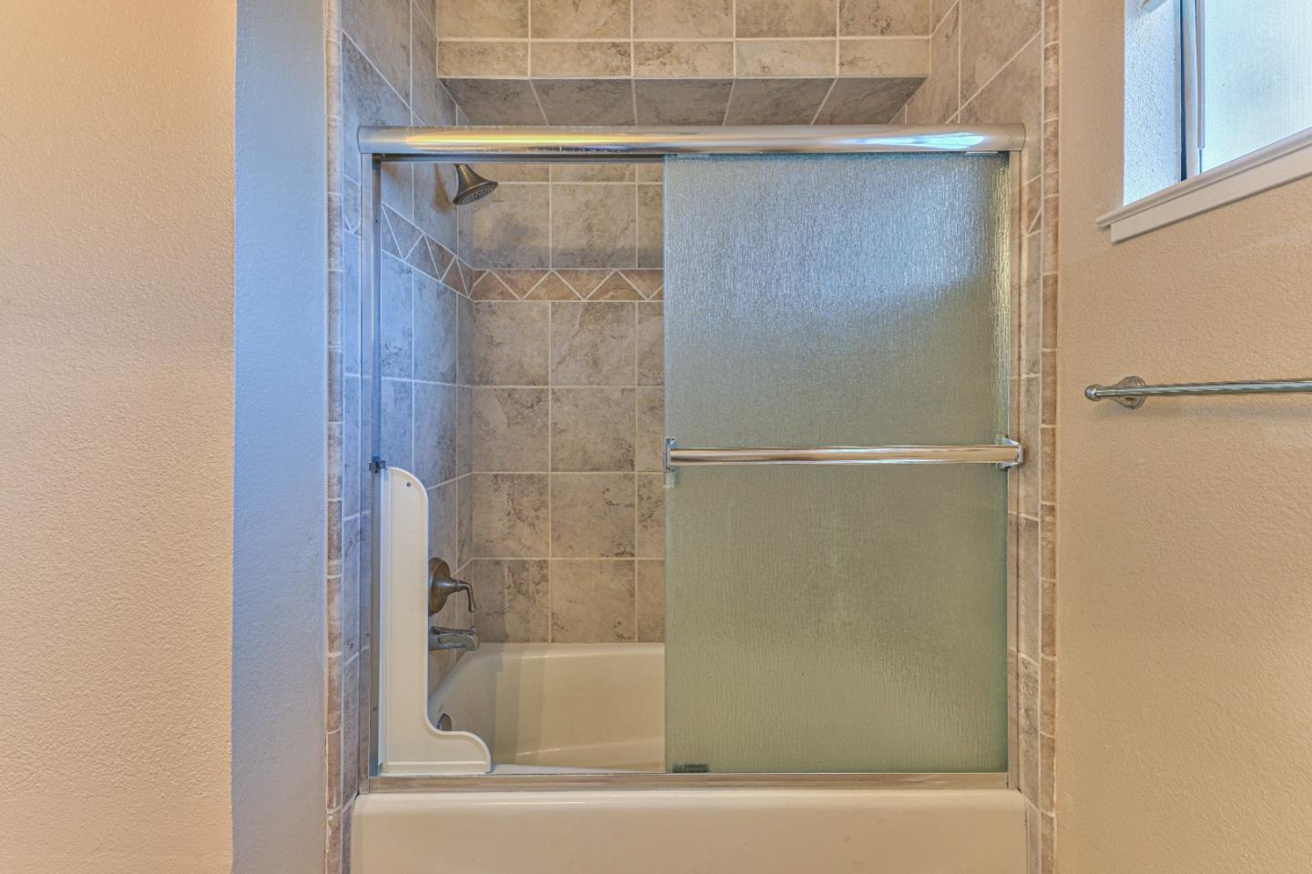 Detail Gallery Image 21 of 35 For 300 Glenwood Cir #154,  Monterey,  CA 93940 - 2 Beds | 1 Baths