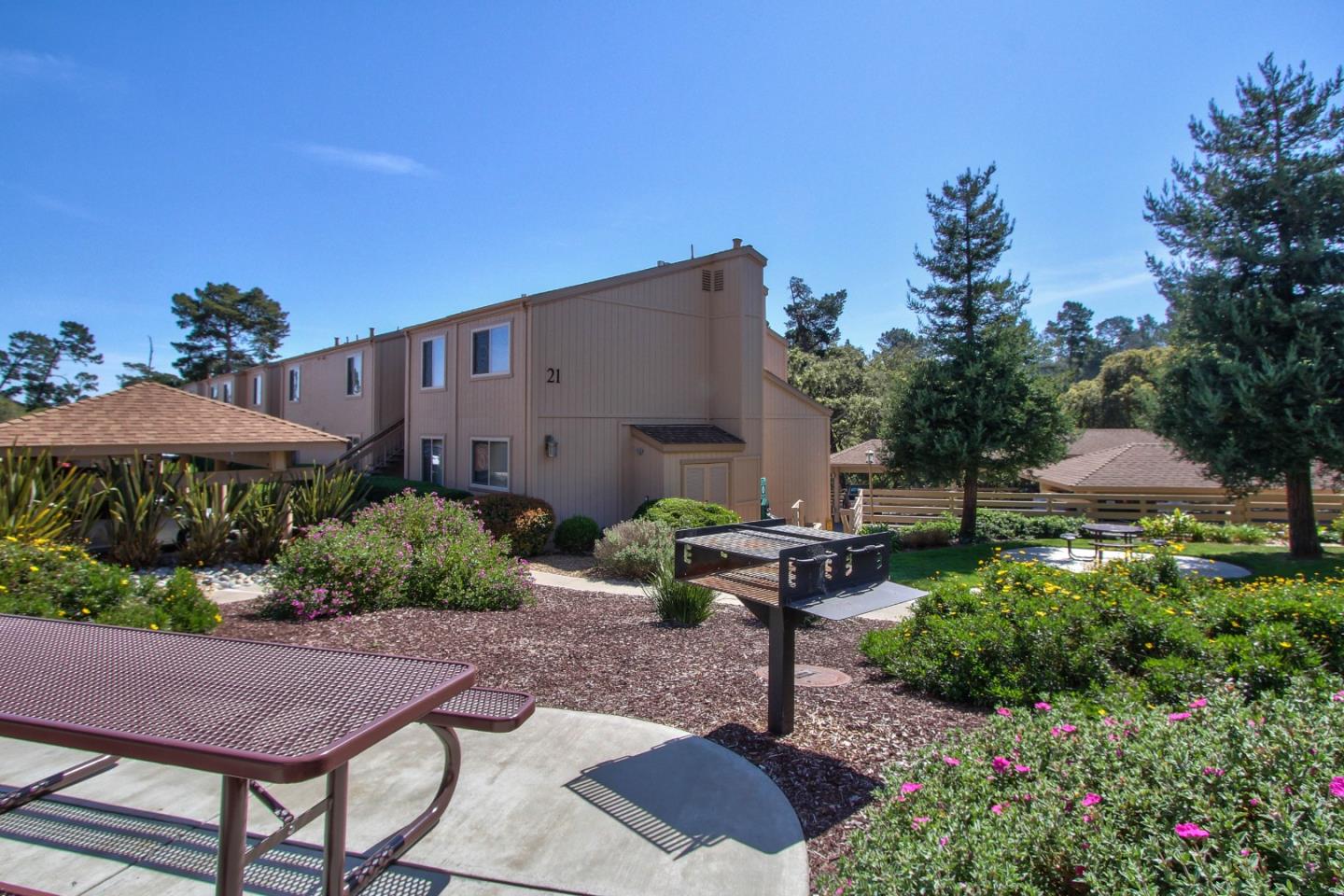 Detail Gallery Image 24 of 35 For 300 Glenwood Cir #154,  Monterey,  CA 93940 - 2 Beds | 1 Baths
