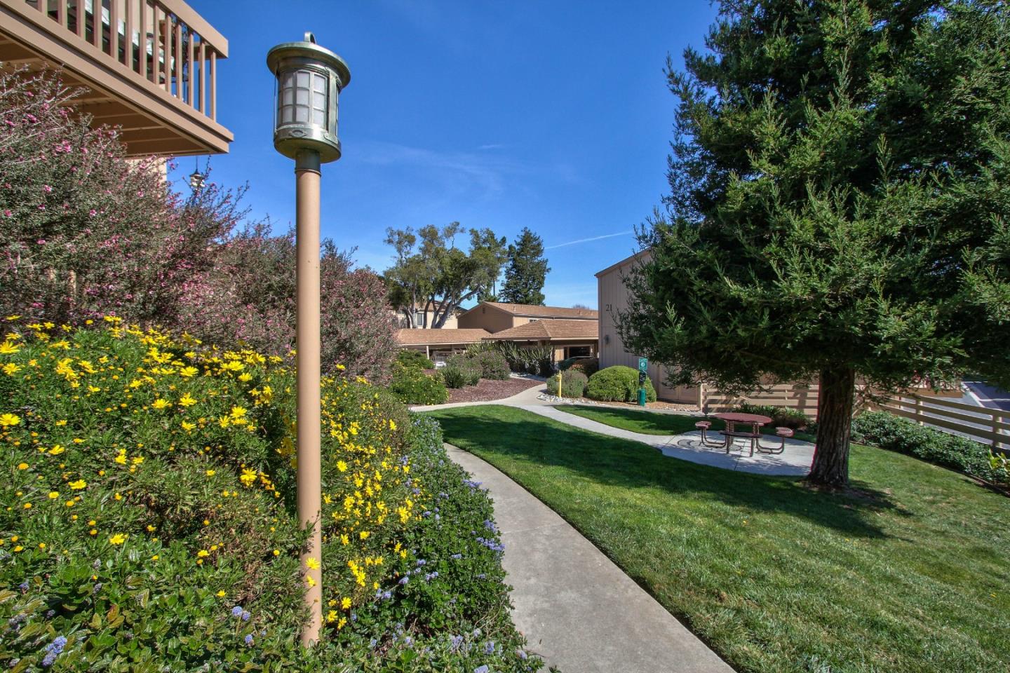 Detail Gallery Image 25 of 35 For 300 Glenwood Cir #154,  Monterey,  CA 93940 - 2 Beds | 1 Baths