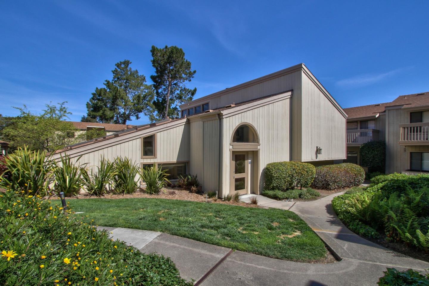 Detail Gallery Image 26 of 35 For 300 Glenwood Cir #154,  Monterey,  CA 93940 - 2 Beds | 1 Baths