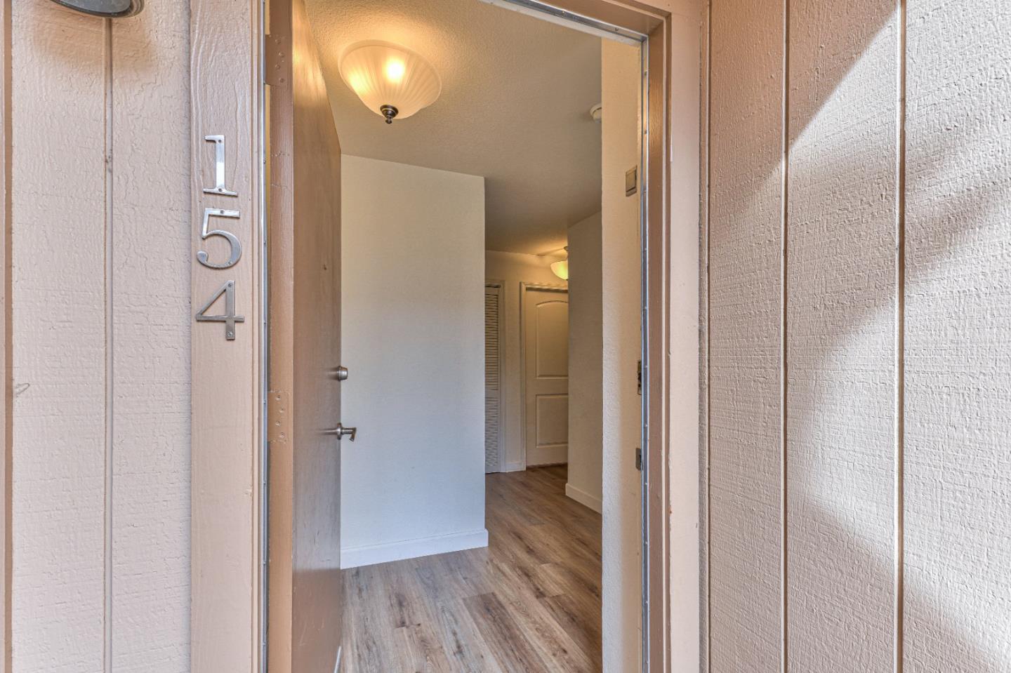 Detail Gallery Image 3 of 35 For 300 Glenwood Cir #154,  Monterey,  CA 93940 - 2 Beds | 1 Baths