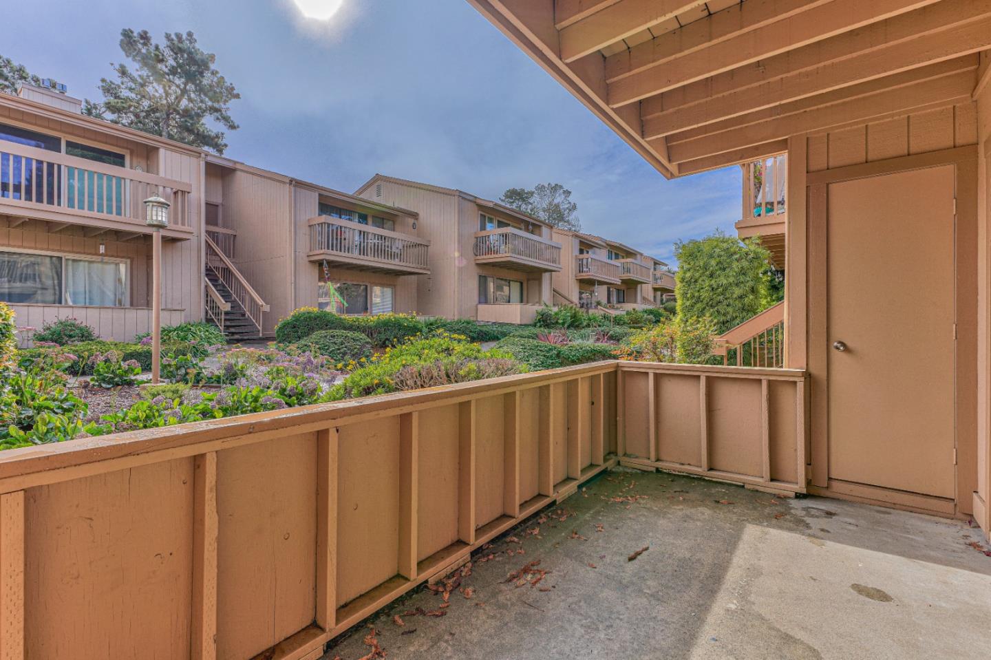 Detail Gallery Image 6 of 35 For 300 Glenwood Cir #154,  Monterey,  CA 93940 - 2 Beds | 1 Baths