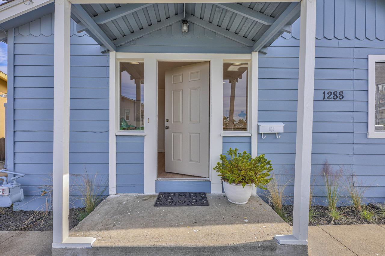 Detail Gallery Image 4 of 30 For 1288 Judson St, Seaside,  CA 93955 - 3 Beds | 1 Baths