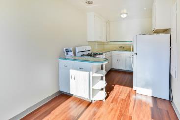 Detail Gallery Image 4 of 22 For 1125 Laguna Ave #5,  Burlingame,  CA 94010 - 1 Beds | 1 Baths