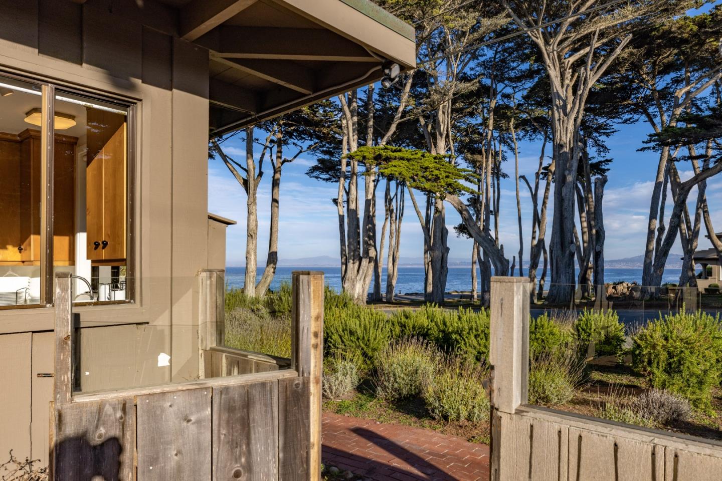 Detail Gallery Image 34 of 41 For 10 Esplanade St, Pacific Grove,  CA 93950 - 4 Beds | 2 Baths
