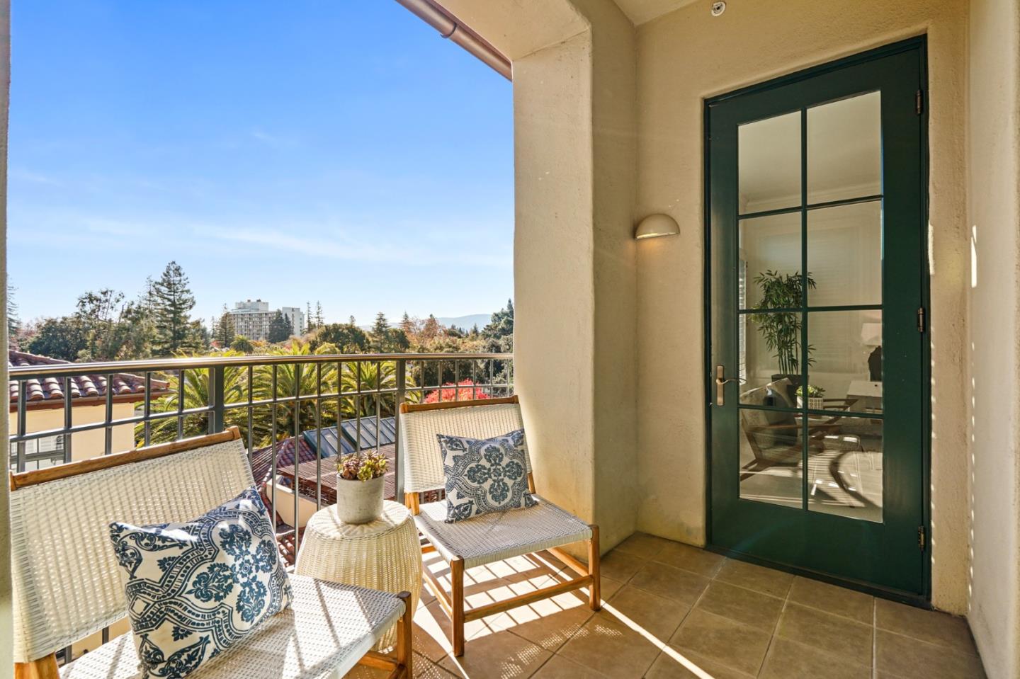 Detail Gallery Image 22 of 35 For 555 Byron St #410,  Palo Alto,  CA 94301 - 3 Beds | 2 Baths