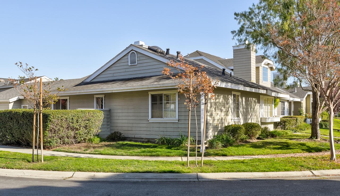 Detail Gallery Image 1 of 1 For 301 Starfish Ln, Redwood City,  CA 94065 - 3 Beds | 2 Baths