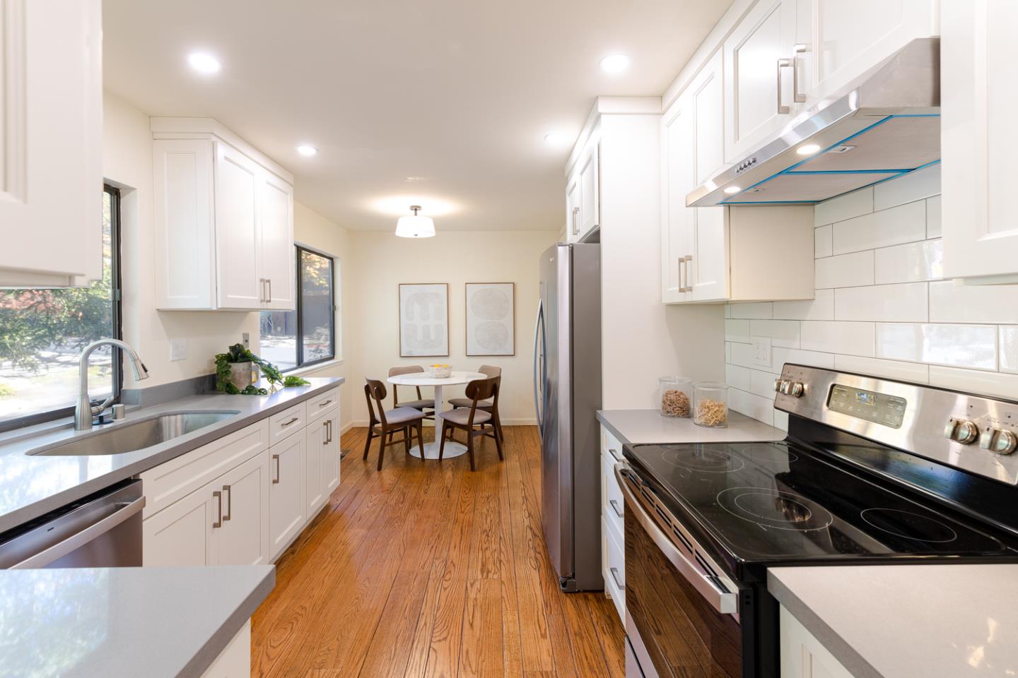 Detail Gallery Image 5 of 36 For 157 Ravenhill Rd, Orinda,  CA 94563 - 3 Beds | 2/1 Baths