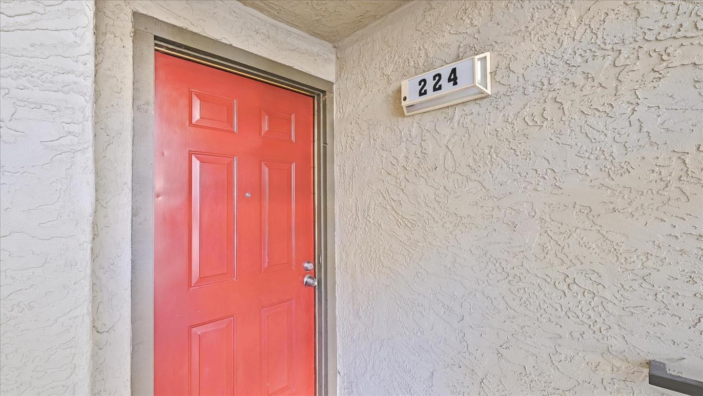 Detail Gallery Image 3 of 38 For 29573 Highgate Dr #224,  Hayward,  CA 94544 - 3 Beds | 2 Baths
