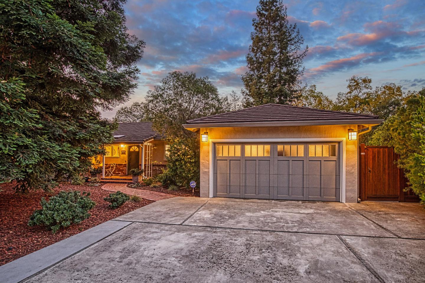 Detail Gallery Image 1 of 1 For 18665 Ravenwood Dr, Saratoga,  CA 95070 - 4 Beds | 2/1 Baths