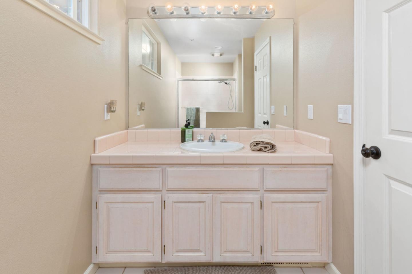 Detail Gallery Image 18 of 28 For 212 Montclair Ln, Salinas,  CA 93906 - 3 Beds | 2/1 Baths