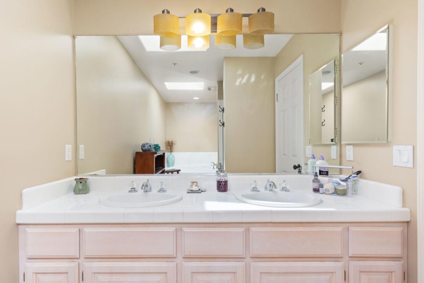 Detail Gallery Image 19 of 28 For 212 Montclair Ln, Salinas,  CA 93906 - 3 Beds | 2/1 Baths