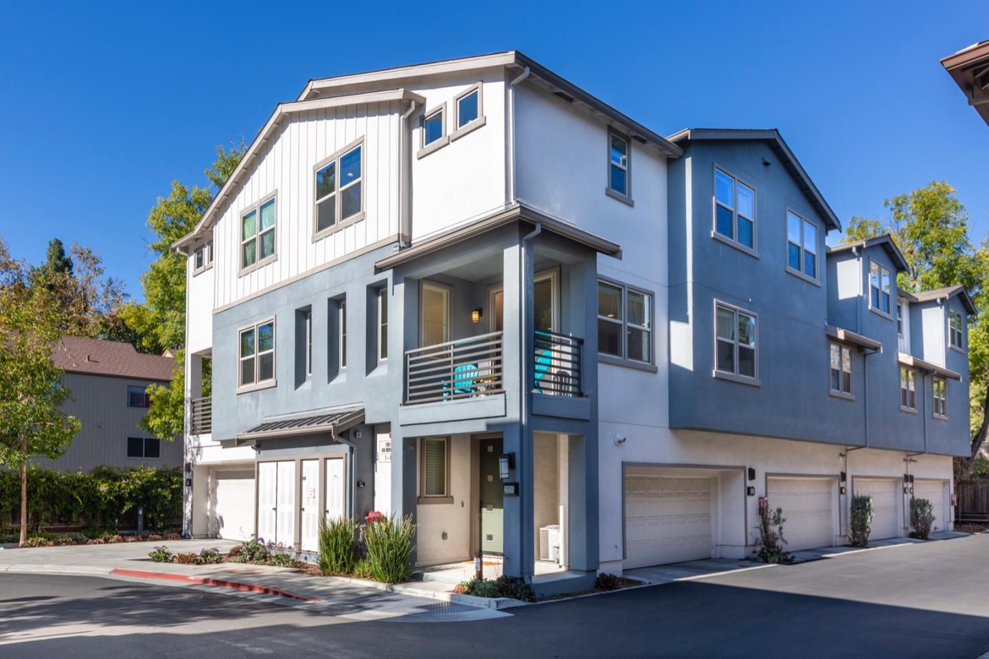 Detail Gallery Image 1 of 1 For 2901 via Roma Pl #5,  Santa Clara,  CA 95051 - 2 Beds | 2/1 Baths