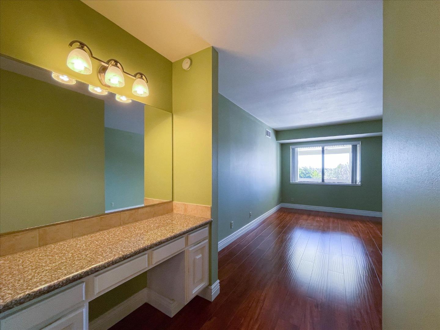 Detail Gallery Image 12 of 27 For 5063 Cribari Bluff, San Jose,  CA 95135 - 2 Beds | 2 Baths