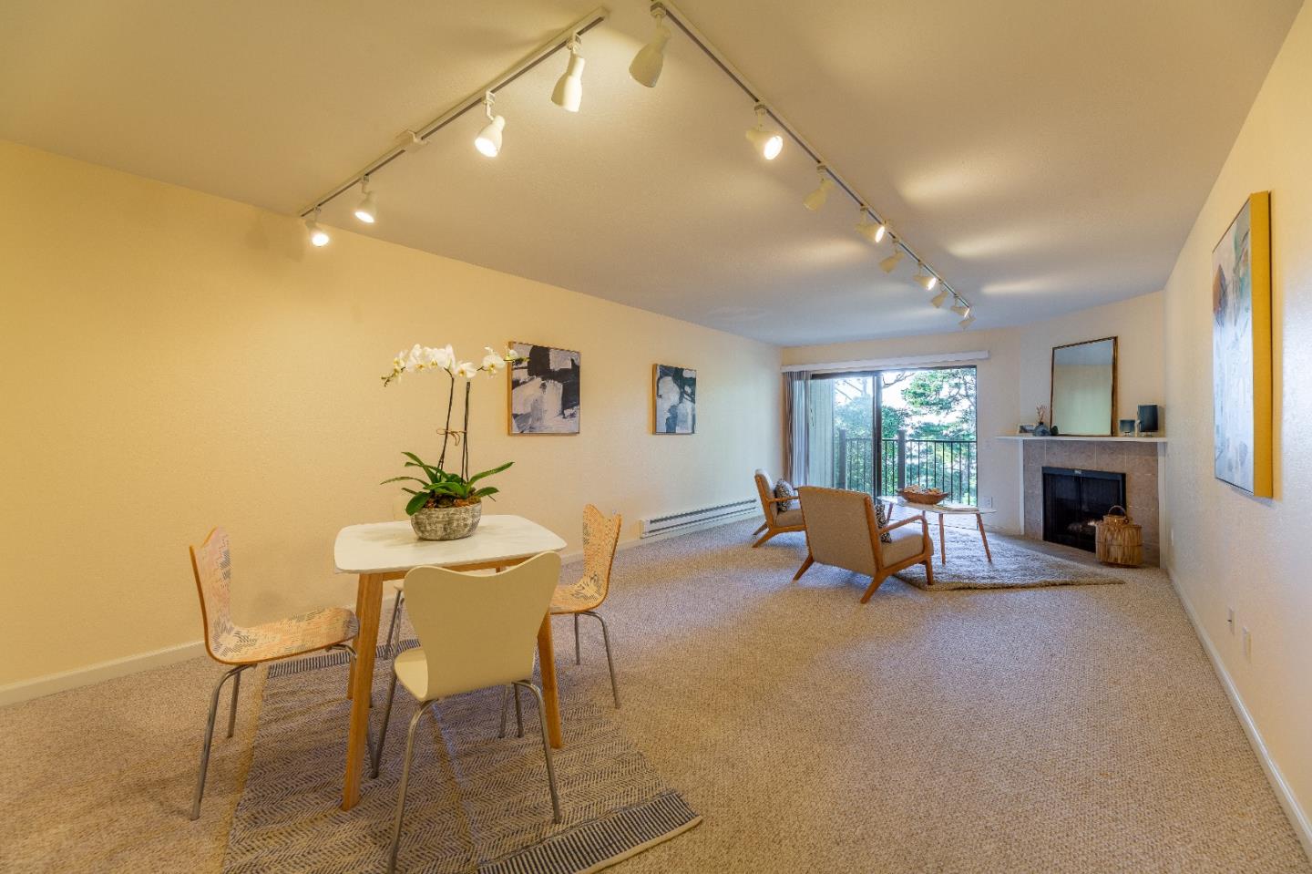 Detail Gallery Image 1 of 1 For 250 Forest Ridge Rd #21,  Monterey,  CA 93940 - 2 Beds | 2 Baths