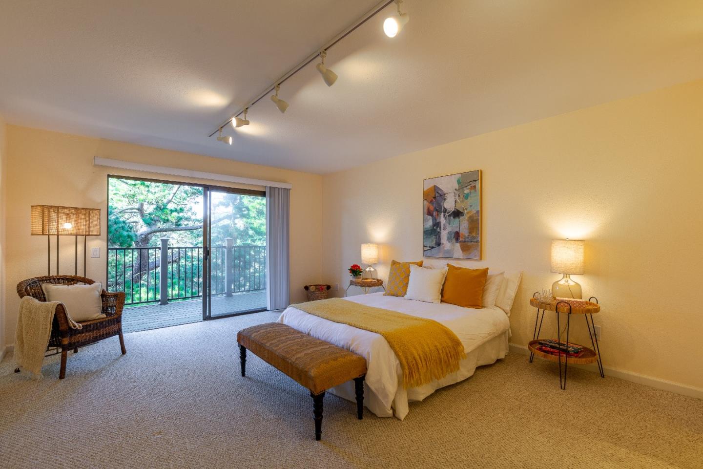 Detail Gallery Image 12 of 20 For 250 Forest Ridge Rd #21,  Monterey,  CA 93940 - 2 Beds | 2 Baths