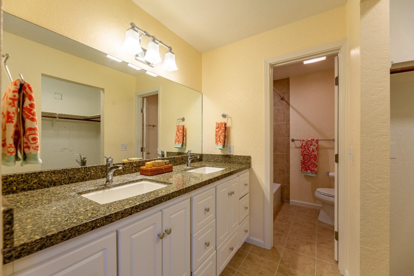 Detail Gallery Image 14 of 20 For 250 Forest Ridge Rd #21,  Monterey,  CA 93940 - 2 Beds | 2 Baths