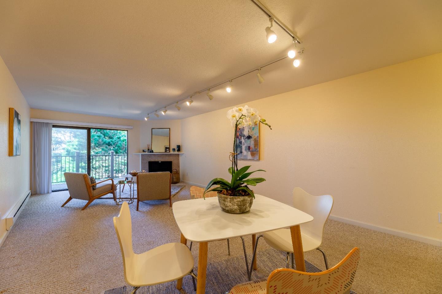 Detail Gallery Image 2 of 20 For 250 Forest Ridge Rd #21,  Monterey,  CA 93940 - 2 Beds | 2 Baths