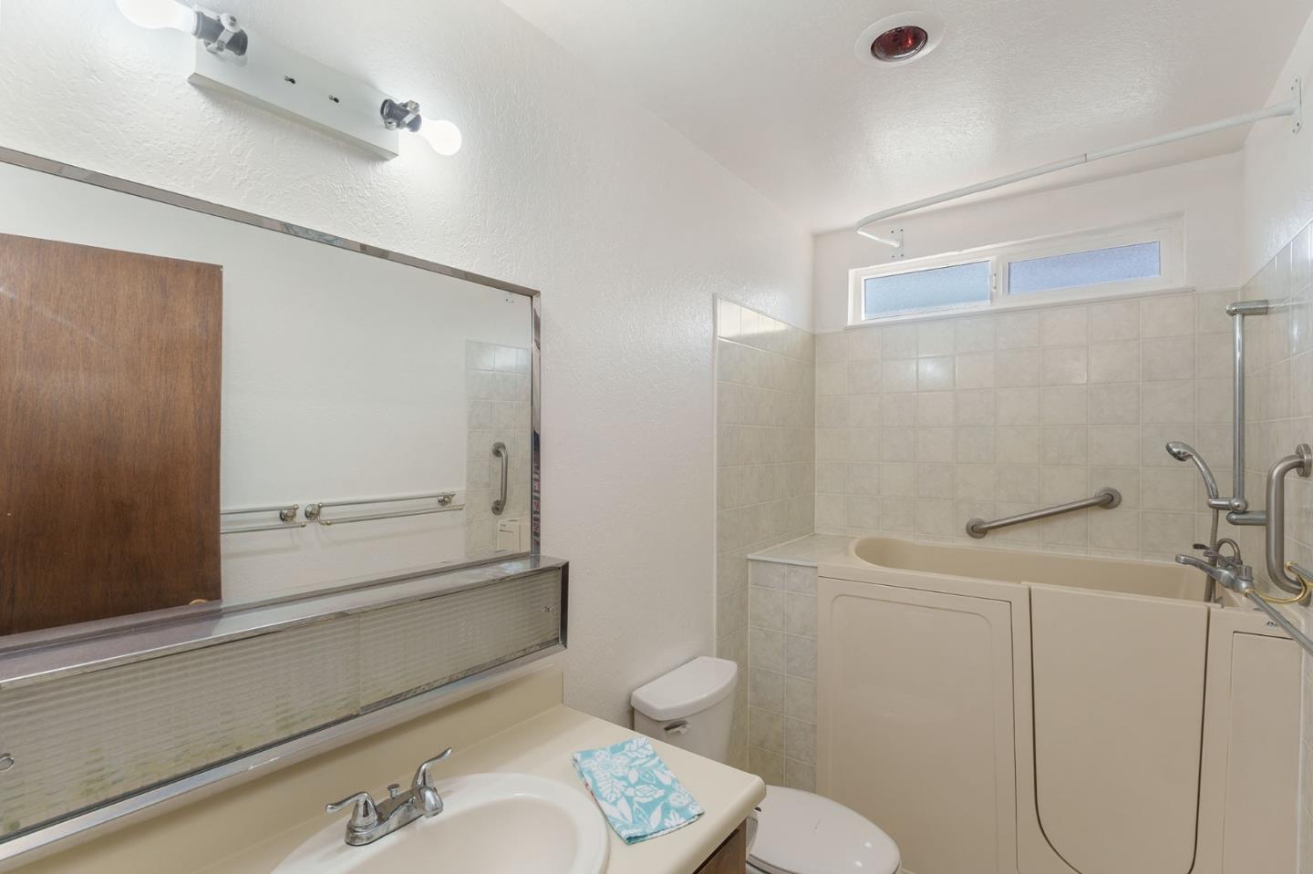 Detail Gallery Image 12 of 23 For 1738 Mendocino St, Seaside,  CA 93955 - 2 Beds | 1 Baths