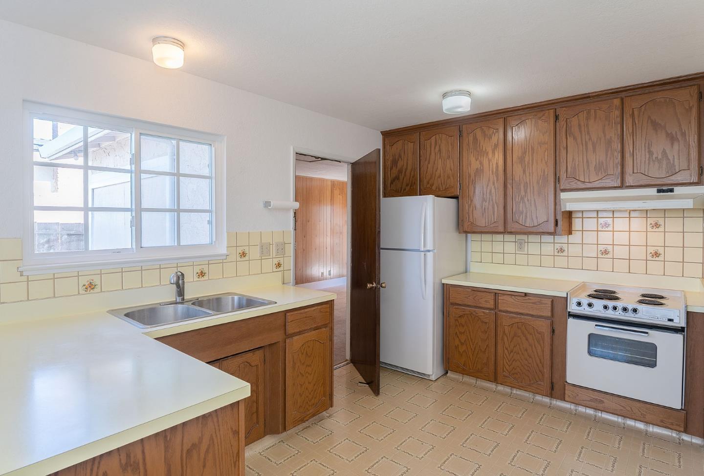 Detail Gallery Image 6 of 23 For 1738 Mendocino St, Seaside,  CA 93955 - 2 Beds | 1 Baths