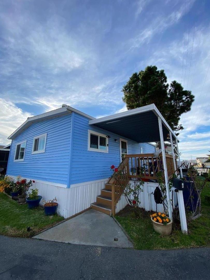 Detail Gallery Image 1 of 23 For 3015 E Bayshore Rd #SPACE 8,  Redwood City,  CA 94063 - 2 Beds | 1 Baths
