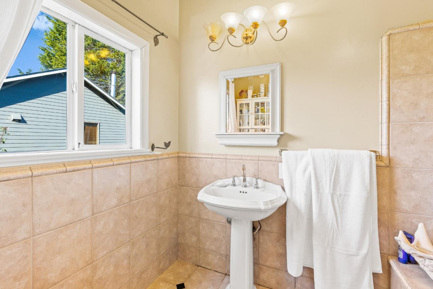 Detail Gallery Image 13 of 28 For 320 Water Ln, Pescadero,  CA 94060 - 2 Beds | 2 Baths